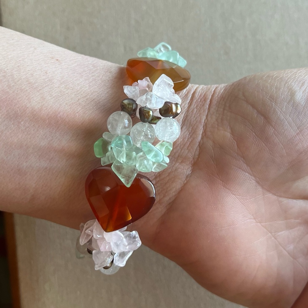 Gemstone Bracelet - pearls, quartz, carnelian on stretchy band - Picture 3 of 6